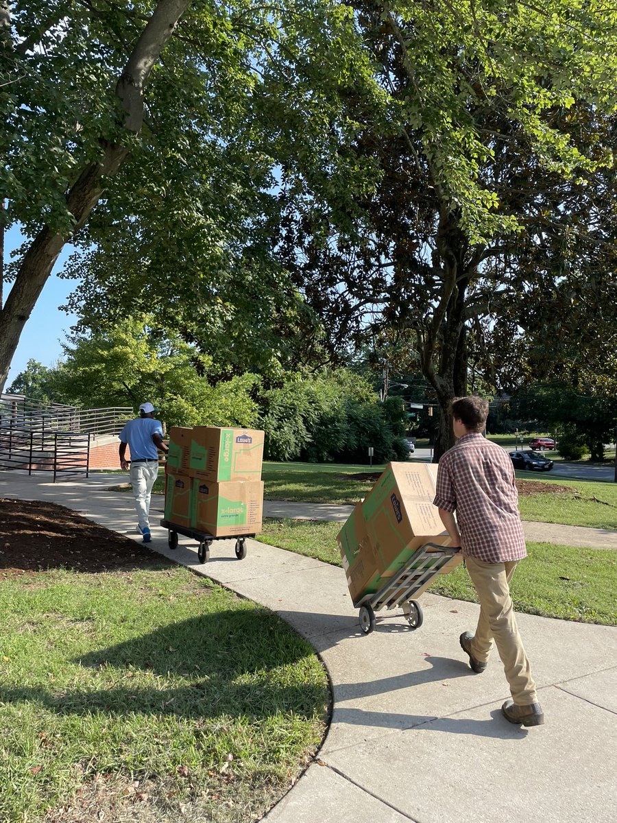 CrayonsMatter's tweet photo. 500 backpacks delivered to Caesar Cone Elementary in Greensboro …. 🎉
#crayonsmatter #nonprofit #greensboronc @GCSchoolsNC https://t.co/TT2CFqMUxT