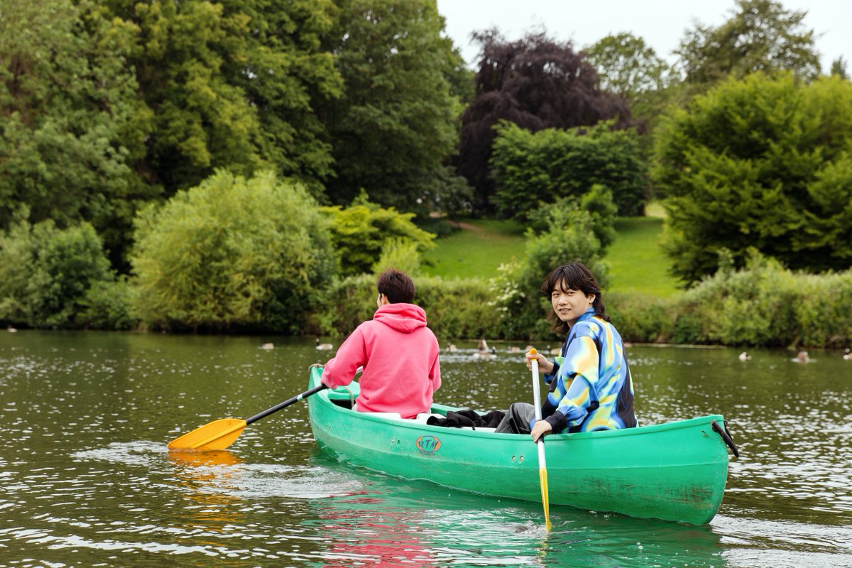 UniNottinghamIC's tweet photo. Happy Tuesday 😎
Did you know that you can enjoy boating at the University of Nottingham campus? 😍
Don't miss this chance to have some fun in the sun while it lasts! 🌞
#Kaplanlife #YourPathYourWay https://t.co/cLW0Iet12l