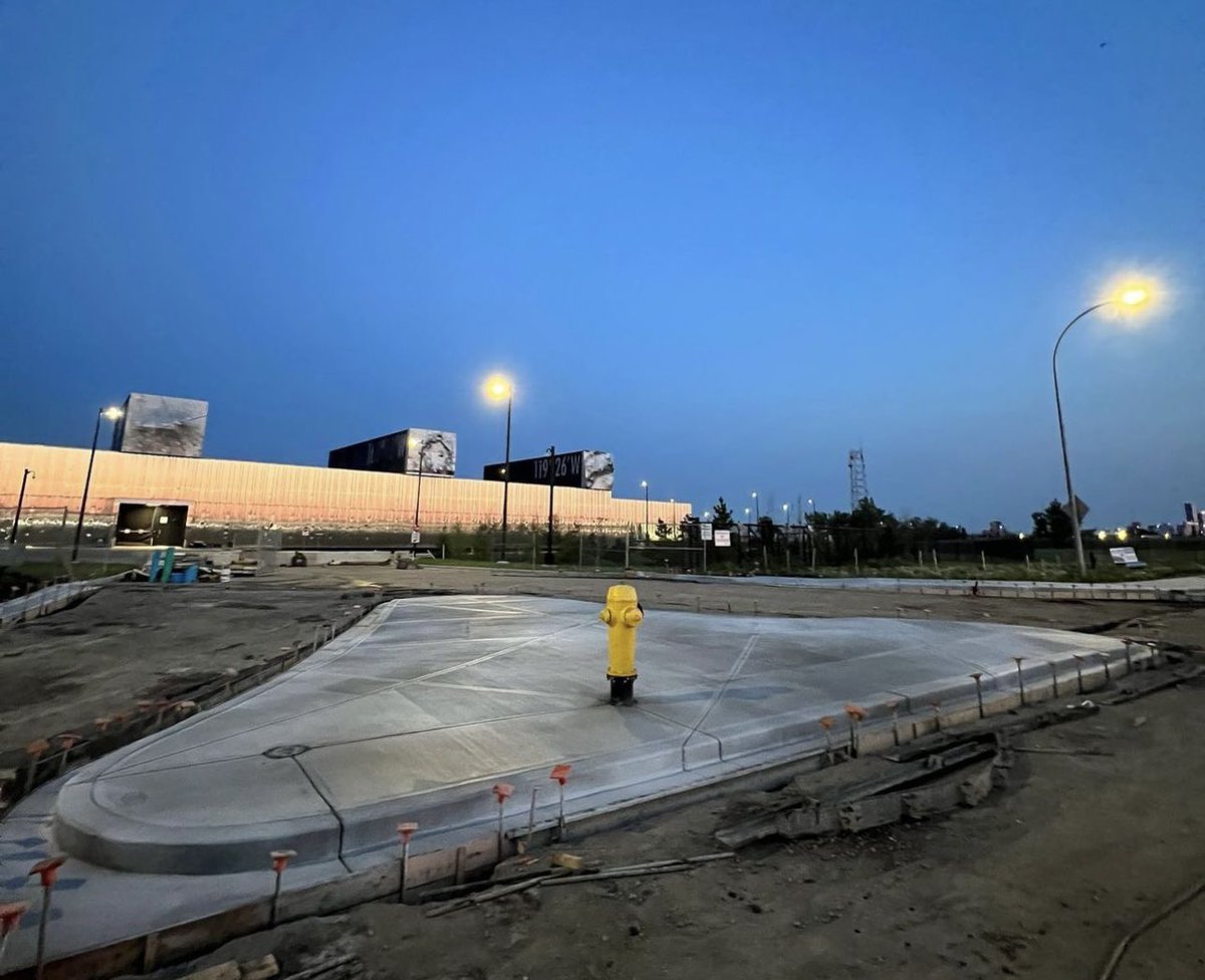 SGEdmonton's tweet photo. From start to finish on Fort Road. Great progression photos, showing all the hard work from our concrete division.
#StandardGeneral #yeg #Edmonton #edmontonconstruction #newconstruction #roadbuilders #roadconstruction #skilledtrades #cityofedmonton #fortroad #concrete https://t.co/AyxpYIfoHt