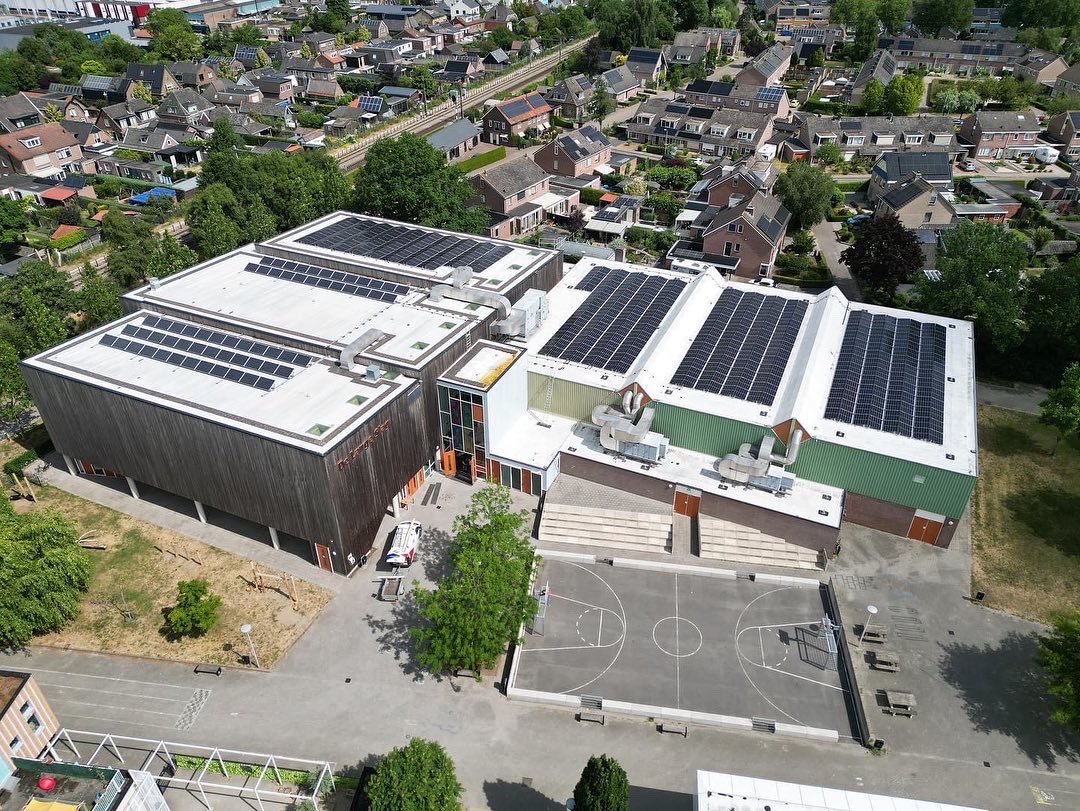 Hierbij wil meedelen dat de zoektocht naar een nieuwe directeur- bestuurder voor ut Huus is gestart.Helpen jullie mee in deze zoektocht voor mn opvolger?  ut Huus is de welzijns, sport en cultuurorganisatie binnen gemeente Olst-Wijhe. zie:
storminrecruitment.nl/directeur-best…
Mooie uitdaging!