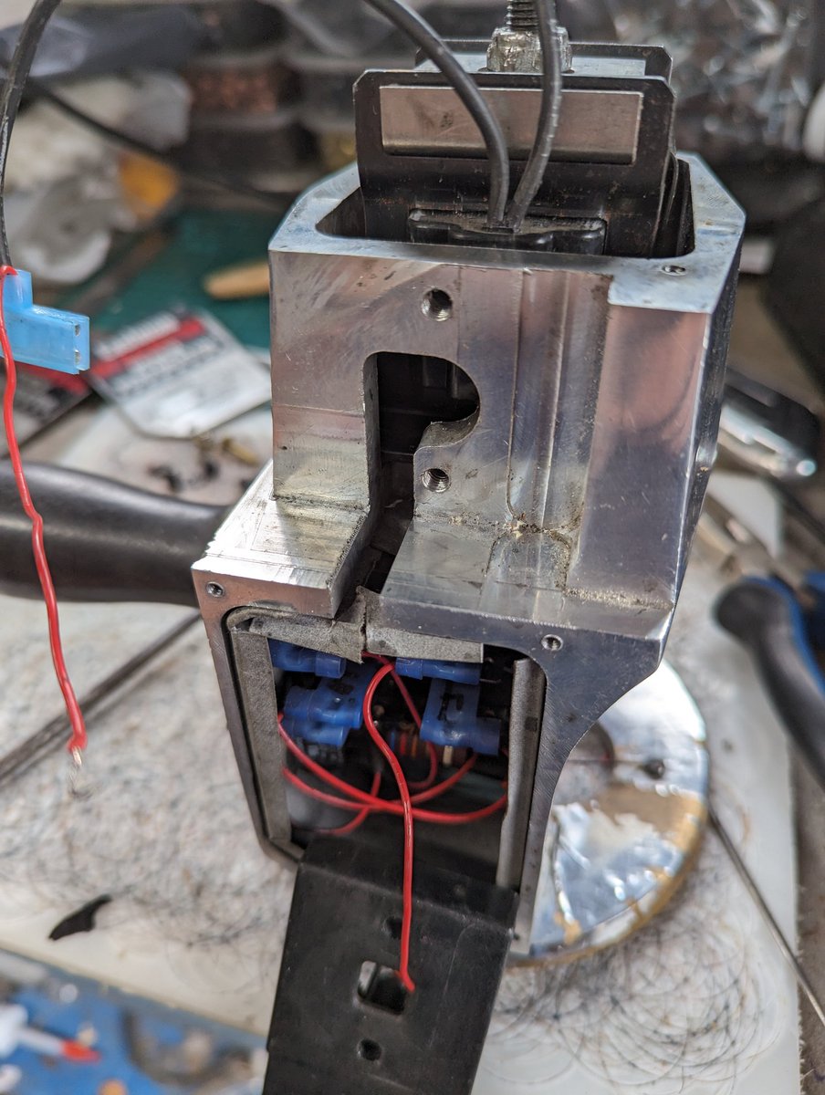 jayssmrs's tweet image. Got to love an #Eastman #Perforator repair 😬🤣