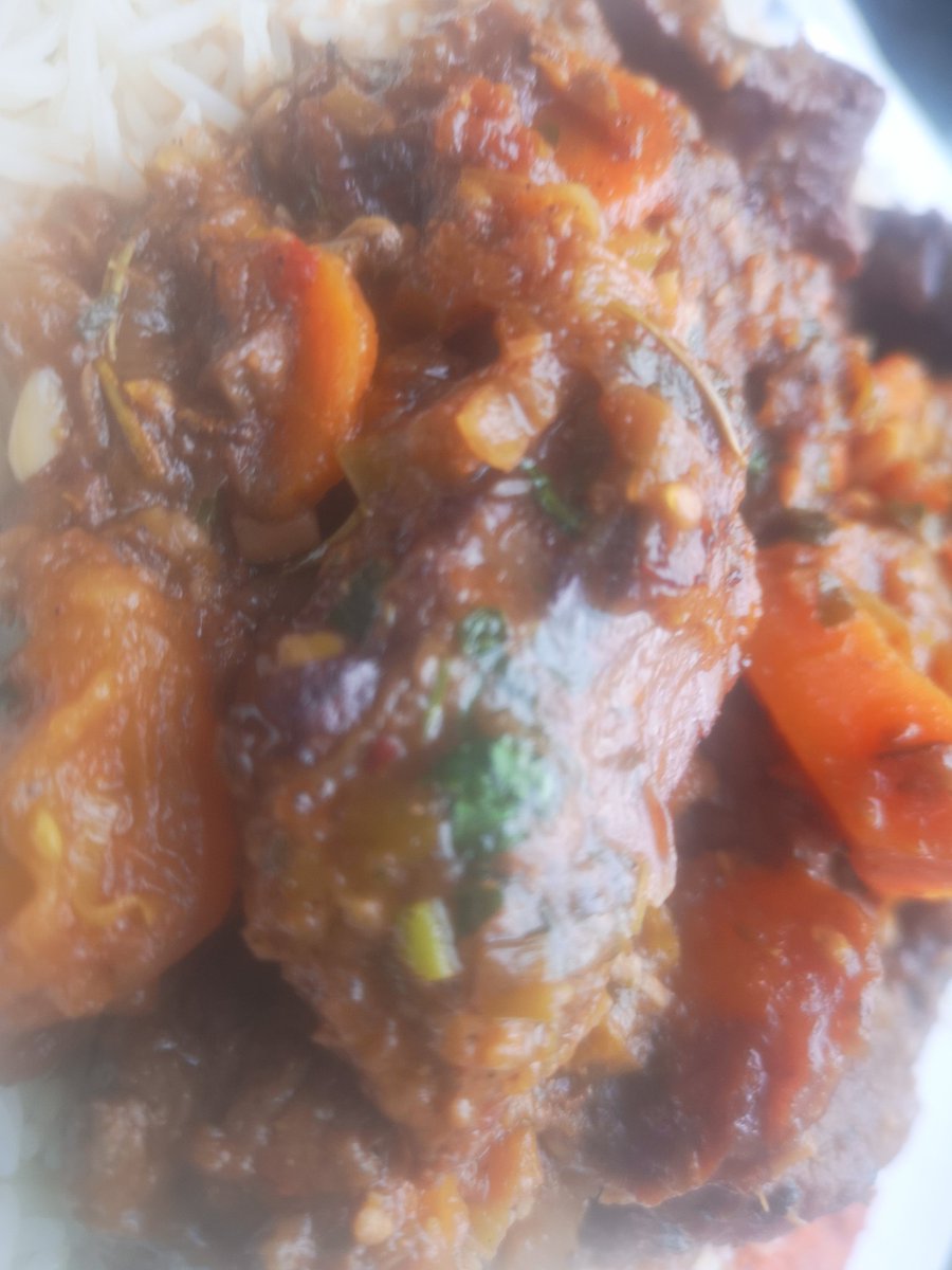 joblijob16's tweet photo. Eh Voilà.
#Boeuf au vin(Malbec) avec herbes vertes, champignons, melon, carrotes et tomates verte.
A servir avec petit riz ou #macabo malaxé.
#cameroonfood
#marketfoods
#healthyfoods
#boltonbest https://t.co/Ab3QibdLb7