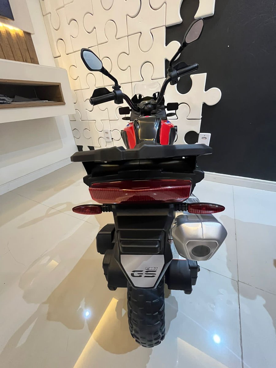 “ Moto Elétrica Infantil Bmw F850 Gs  12v - Disponível 
.
.
Banco de couro pneu de borracha led a led 
Suporta 40kg
Cor vermelha e preta 
.
.
.
Pronta pra entrega 
Fazemos entregas em todos os shopping do Rio de Janeiro!!
.
.
@brinquedosbruno