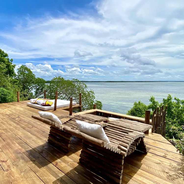 TravelCaliber's tweet photo. Escape to a world of luxury and relaxation, surrounded by nature's beauty. Our exclusive experiences are designed to pamper you and let you reconnect with the natural world. Go on safari, snorkel in the crystal-clear waters, or take a leisurely sail on a Dhow. https://t.co/iuug9U51GN