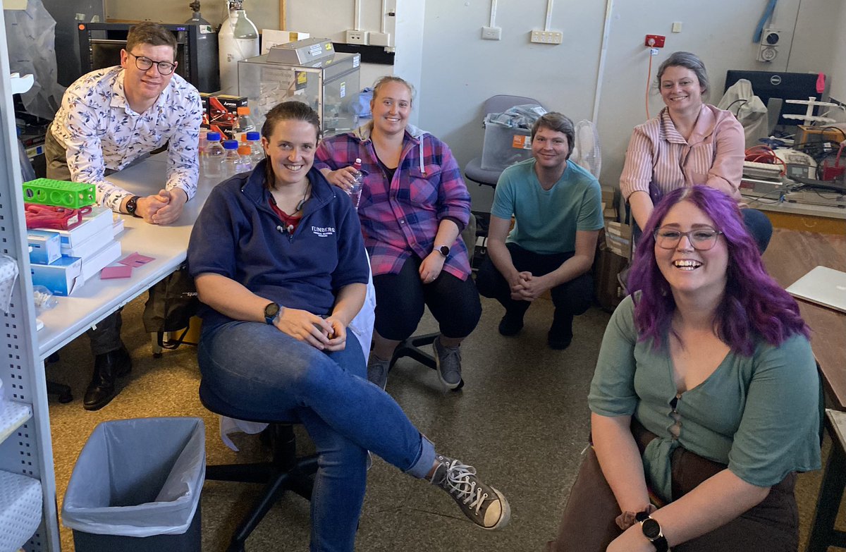 betacellgirl's tweet photo. #Science by candlelight 😬 #powercut what a great bunch to be ferrying cold items around with today @Flinders @FlindersHMRI #redplug #extensioncord #NeedaNewBuilding #HMRB @iMOD_lab @alyce_martin @dj_keating @workingbnb https://t.co/WYG9sAyE41