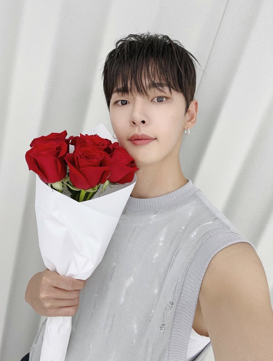 KBFlLES's tweet image. 🌹 

#OnlyOneOf #온리원오브 
#kyubin #규빈 #kb #yoojung #유정