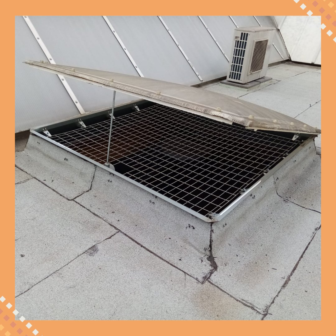 YpsosSafety's tweet photo. A veces, cuando nos encontramos una #claraboya de este estilo, tenemos que instalar una #malla electrosoldada, para garantizar la #seguridad de los trabajadores que realicen tareas en esa #cubierta.
Más infomación ⬇️
https://t.co/JDwrQ3qwBX https://t.co/kUA3DBrLF0
