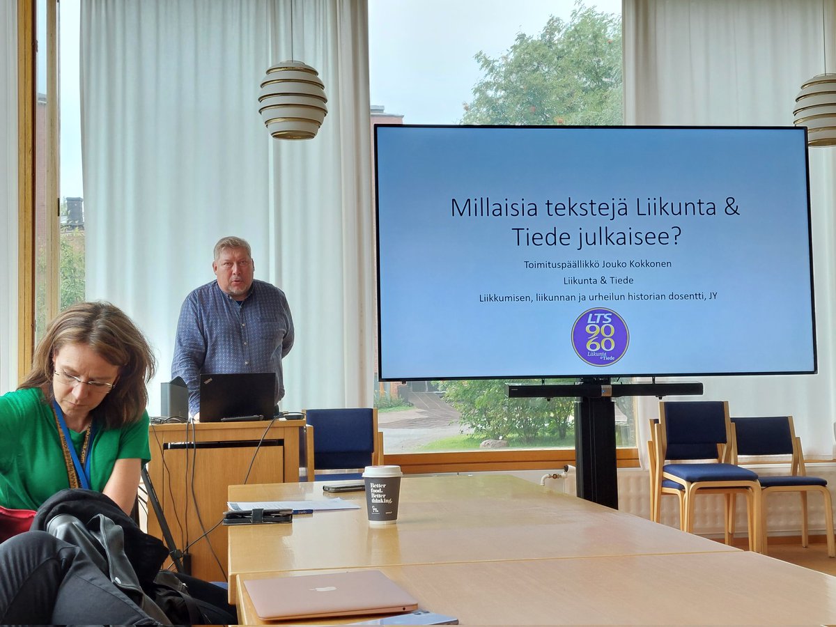 ltsfi's tweet photo. Tänään vietämme ensimmäistä Liikunnan yhteiskuntatieteilijöiden asiantuntijaryhmän vetämää tutkijoiden syyskoulua @uniofjyvaskyla kauniissa Lyhty-rakennuksessa. @jouko_kokkonen puheenvuoro avasi Liikunta &amp; Tiede -lehden toimintaa. #lyhty https://t.co/R6npiZPLcb