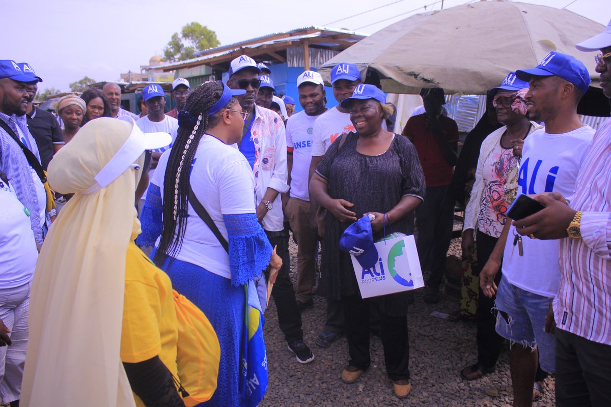 IwengaAnnie's tweet photo. ➡️ Des instants de rencontres riches de partages avec les femmes commerçantes de Okala, Charbonnages, Ambowe , Derrière la prison, Plaine-Orety et Louis. #Gabon #AliPourTous #Liace #Ali2023 #Locale2023 https://t.co/18eHi6A62u