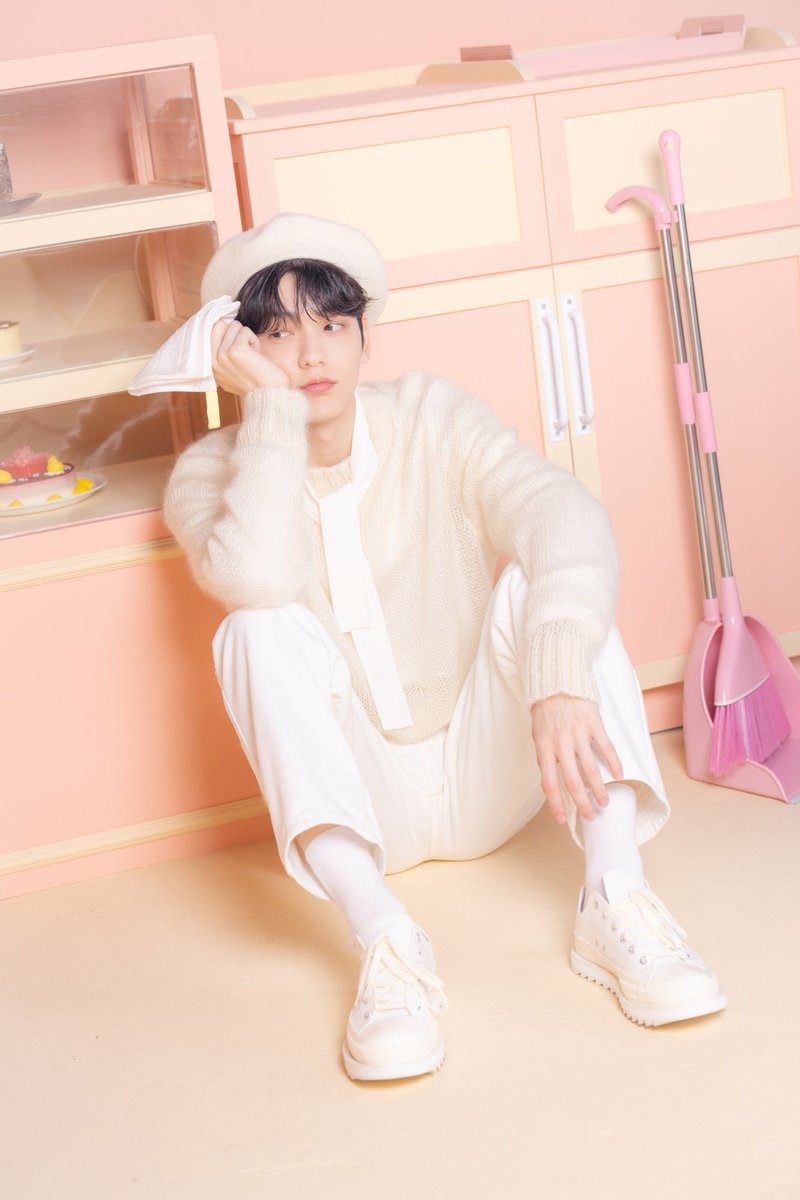 mo5txt's tweet photo. TOMORROW X TOGETHER BIRTHDAY
MERCH 'BAKE SHOP' - BEHIND CUTS - #수빈 #SOOBIN https://t.co/Ruqm6U7AJ3