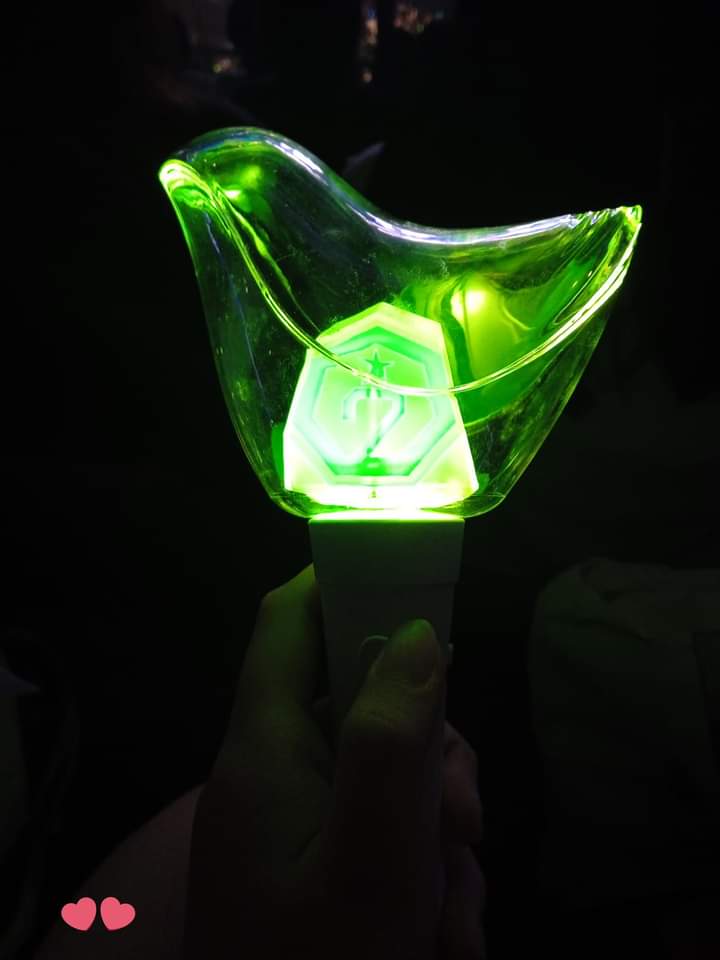 micayientuan's tweet photo. wts lfb got7 ahgabong v2

bought it for 2,500, will sell na lang 2k; 1,900 if payo 

- twice lang nagamit (keep spinning in manila &amp; kpm1) 
- may dents lang box
- with free batteries! 

rfs: need funds sa grad

🏷️got7 jayb mark jackson jinyoung youngjae bambam yugyeom ahgabong v2 https://t.co/F4AyiV4vLJ