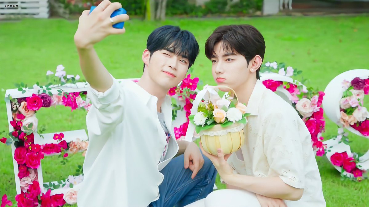 My baby, it's sunny today, just as I look at you.
#出言成章七夕节快乐
#HAOBIN_칠석사랑과관심을표현하는날