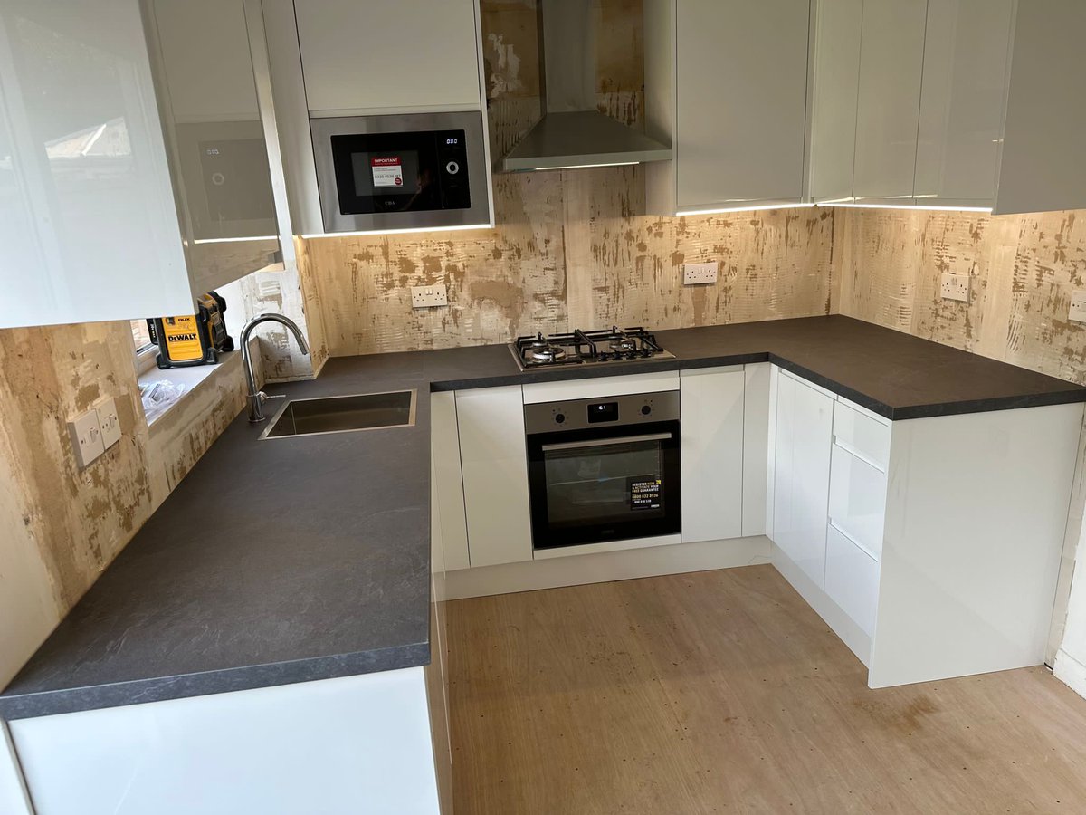 NJSInstallation's tweet photo. One of our recent White gloss modern fits  #kitchen #kitchens #newkitchen #kitchendesign #kitcheninstallation #interiordesign https://t.co/SdPy4YI3eS