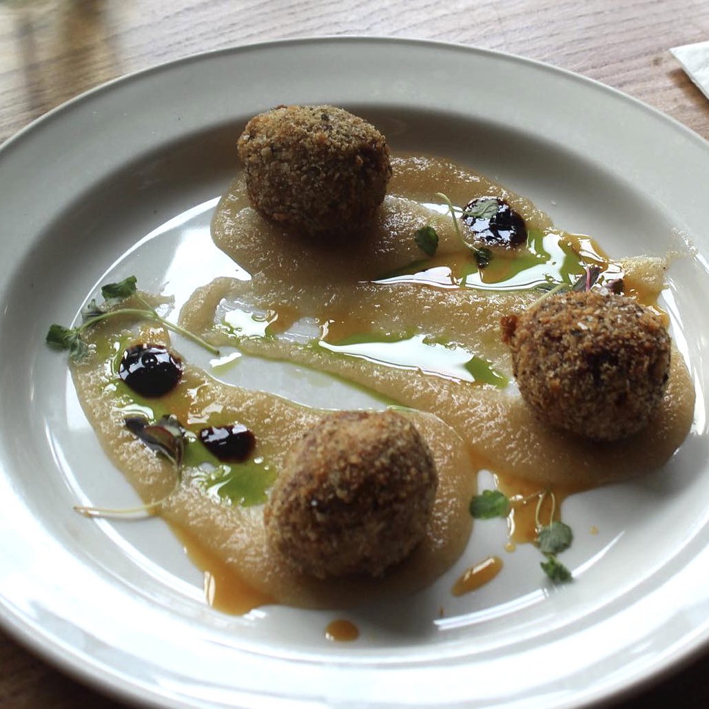#Balham Bowls Club have launched a new menu, on which you’ll find all sorts of fresh, seasonal dishes! Located at 7-9 Ramsden Rd, the BBC is a perfect setting to enjoy a drink and meal with friends &amp; family. Children are very welcome. To book a table: balhambowlsclub.com #ad