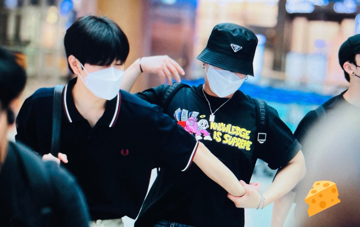 seungbinsource's tweet photo. seungbin last year on the way to kcon vs seungbin this year coming back from kcon 😭 they’re very consistent!

(c) cheesechoux_cb &amp; Knockon_No922 https://t.co/vmPLXvaHYQ