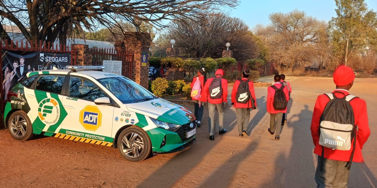 Fidelity_Secure's tweet photo. We are here to serve and protect, ensuring the well-being of students. Our Community Operations Manager at Phoenix High School in the Vaal keeps watch as the students enter the school premises.
#FidelityADT #WeAreFidelity #alwaysthereforyou #keepingyousafe #securingyourasset https://t.co/1lawlEAK0o