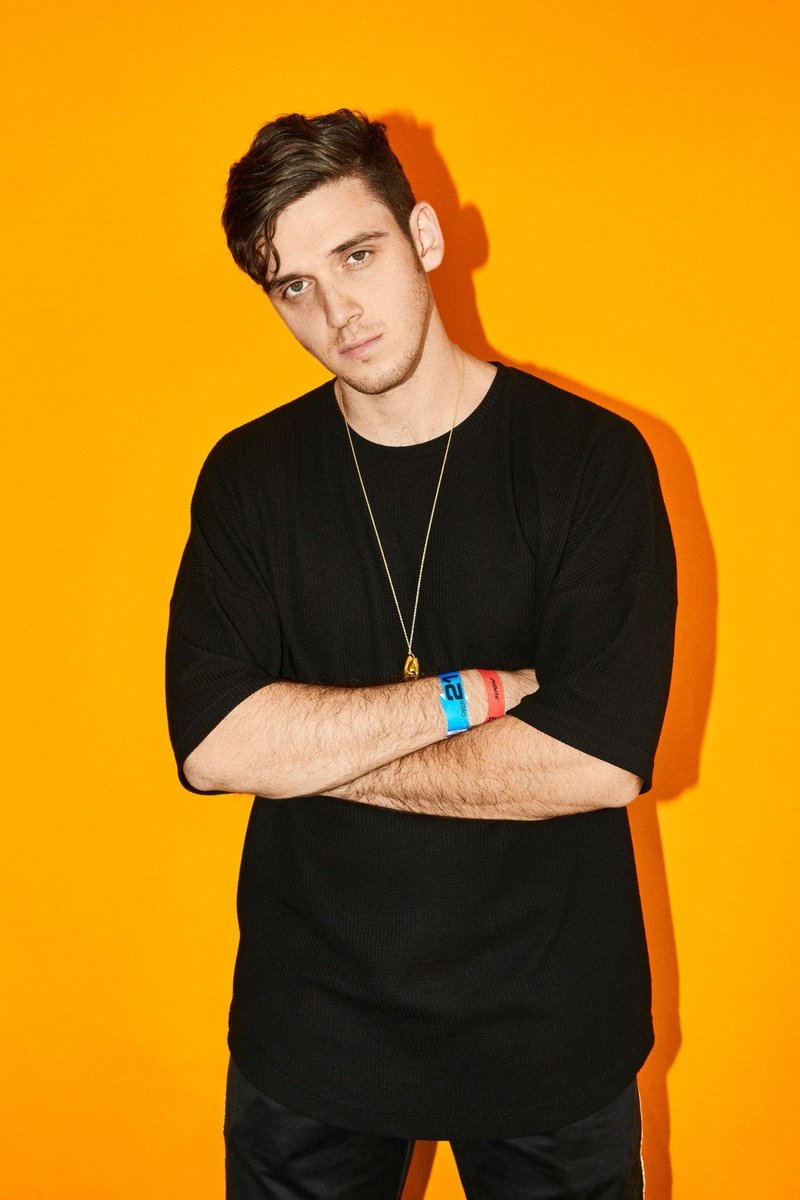 LuvrboiSongs's tweet image. That #blueboy glory. 🎊 Capturing the moments. #GMA #FirstLivePerformance

📸 Aaron Richter for Getty