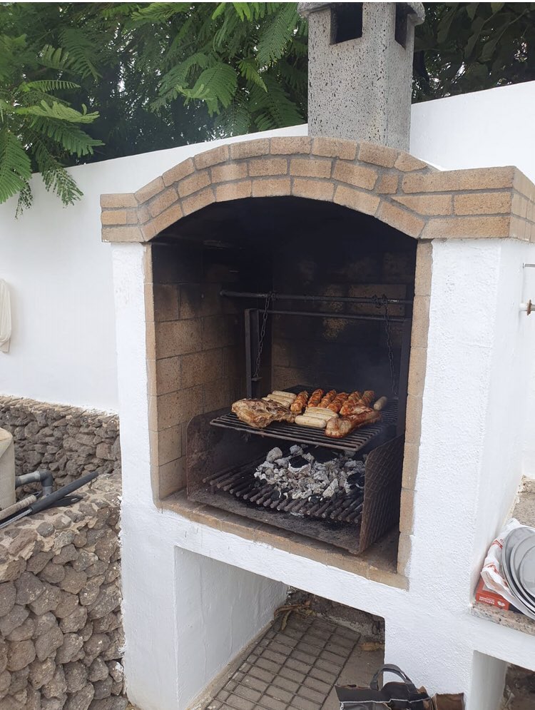 tamplin_michael's tweet photo. R’s on tour in lanzarote and smashing the bbq in the villa 😎❤️😎 https://t.co/IQleKVKzQX