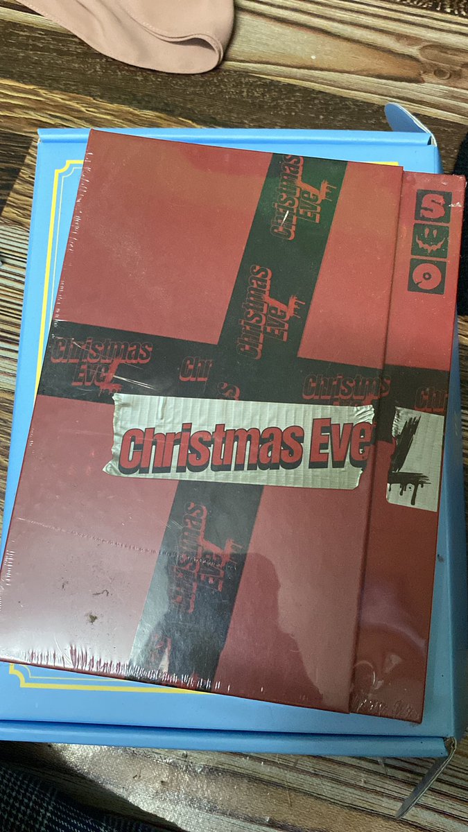 Matryoshkattire's tweet photo. [wts stray kid’s christmas evel sealed album]

Condition:10/10 (sealed)
Price: RM50 incl postage wm em

#pasarskz #pasarstraykids https://t.co/daGjfHjna4