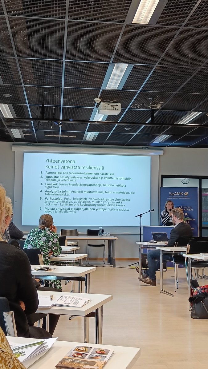 LeenaViitaharju's tweet photo. @HanneleSuvanto kertoi Ruoka ja teknologia -NYT! -seminaarissa yritysten resilienssistä ja miten sitä voisi kehittää. Mikäänhän ei ole niin pysyvää kuin muutos, niin joustavuutta tarvitaan.
 @Ruralia_UH #resilienssi #muutosjoustavuus https://t.co/VaeelTgwn4