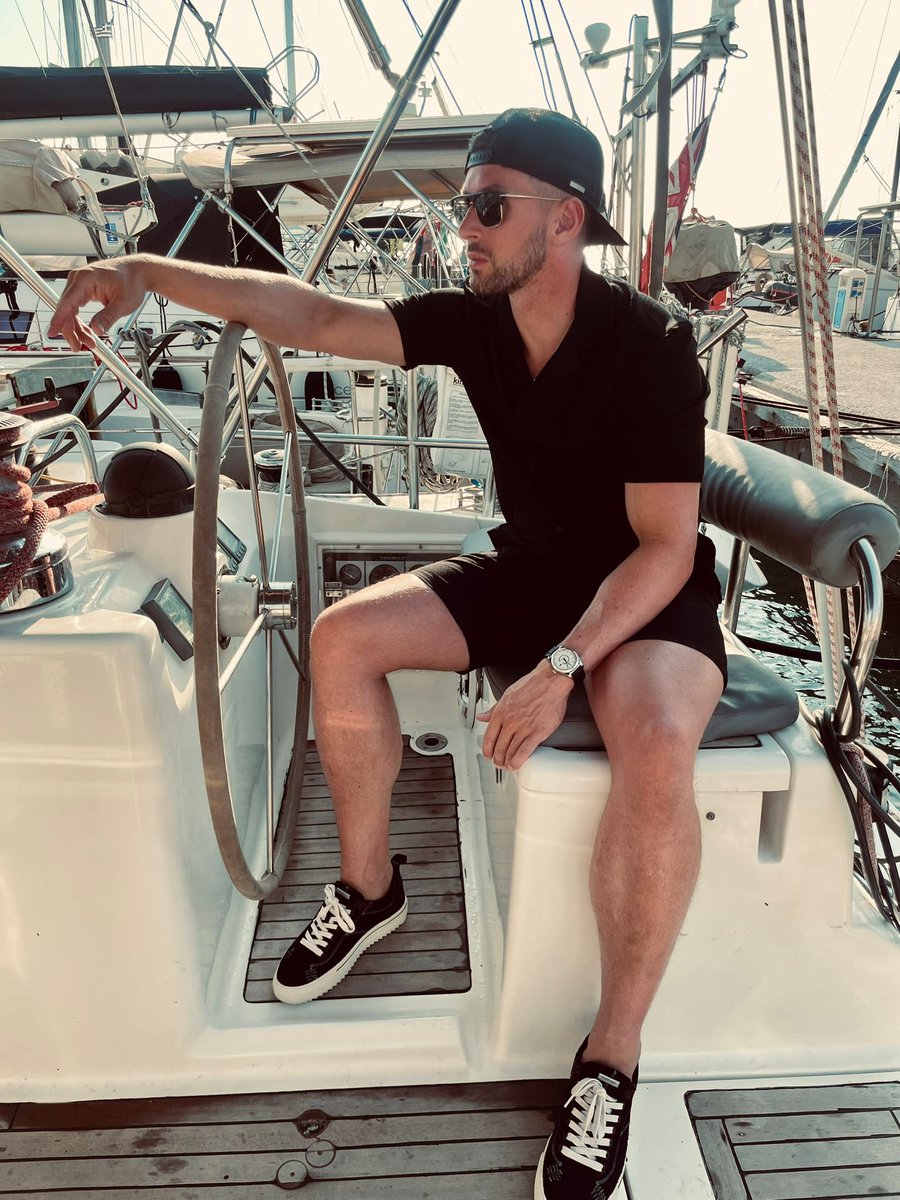 Two sides of sailing ⛵️