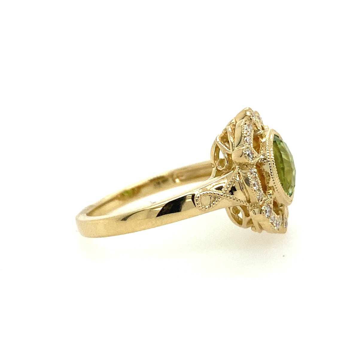 August’s birthstone at it’s fine still: Peridot! Open Tuesdays 10-5:30pm @EfflerJewelers #peridot #peridotjewelry #rings #ringsofinstagram #ring #ringoftheday #august #augustbirthstone #augustjewelry #jewelry #jewelryaddict #trend #trendingreels #trendingjewelry #fashion