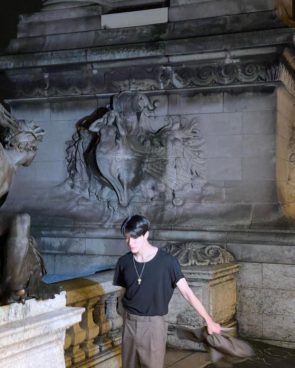 Wearing a suit sometimes makes me look more mature, i want to try a photo without a suit and only use a black shirt that sticks to my body. Which of these two photos do you like more?