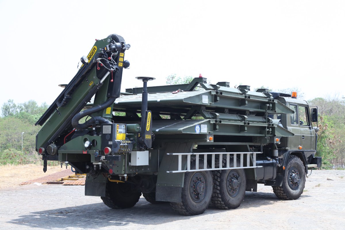 #CapabilityDevelopment

On path to achieve #Aatmanirbharta in #DefenceSector, #IndianArmy has signed a contract with @larsentoubro for procurement of 5-meter Short Span Bridges. The state of the art mechanically launched bridging system will enhance mobility of mechanised columns…