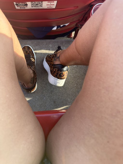 Chillin at the ballgame #GoCards  #sweatylegs #milf https://t.co/BBSLXuacwz<a href="/tag/gocards"class="tags">#GoCards</a><a href="/tag/sweatylegs"class="tags">#sweatylegs</a><a href="/tag/milf"class="tags"><span>#milf</span></a>