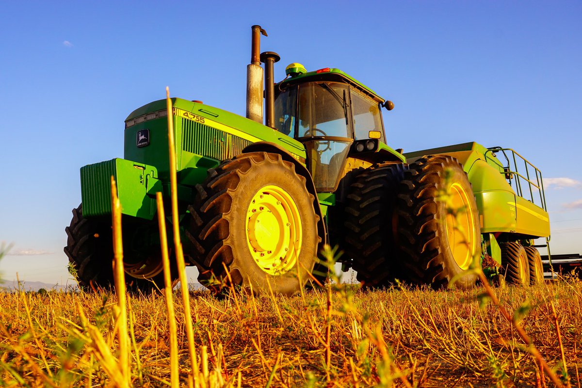 Good morning ☀️ 

Happy Tractor Tuesday! I hope everyone has a wonderful day! 

#TractorTuesday #AgTwitter #morning  #agricultura #tractor