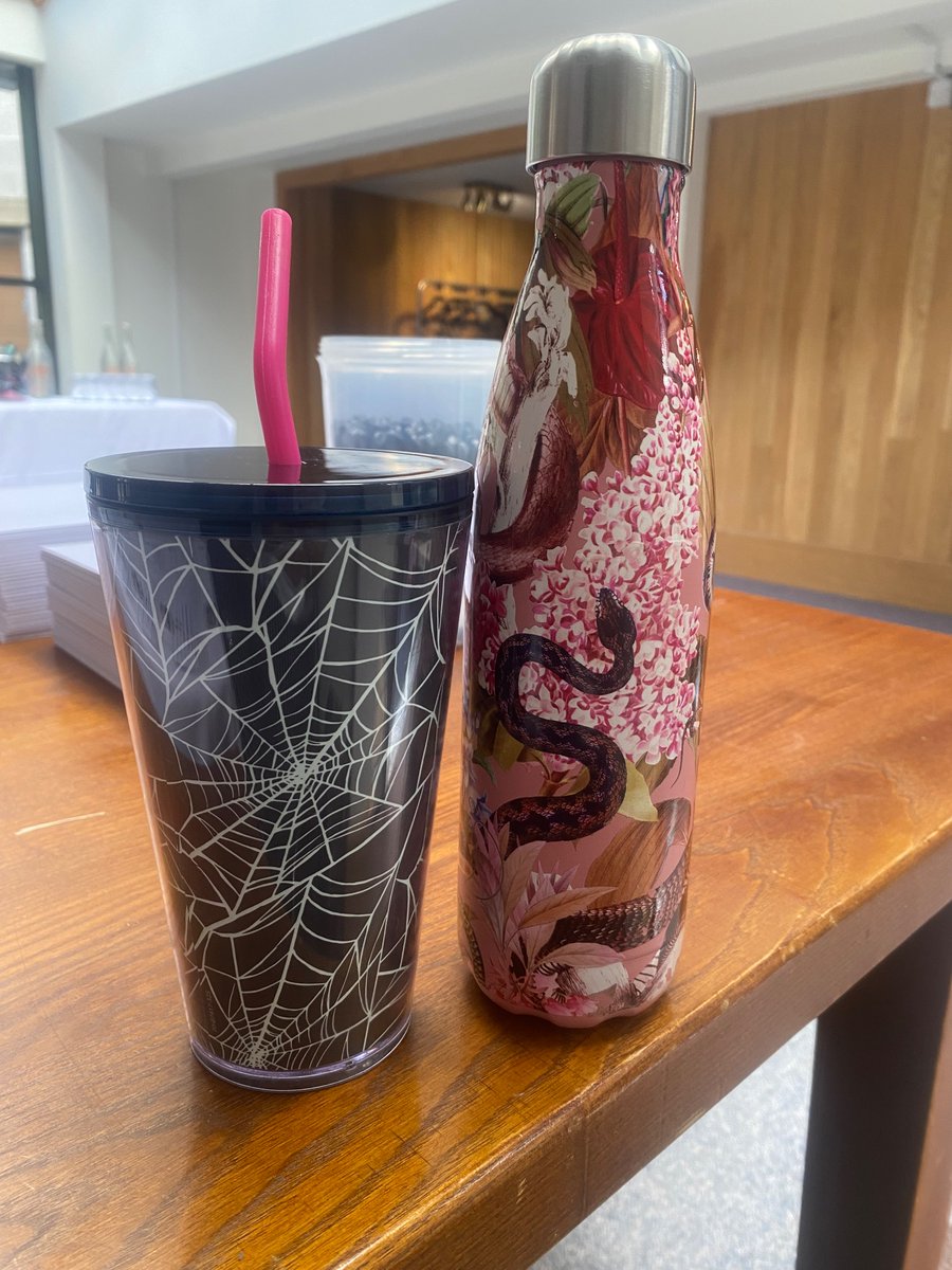 It’s a bit too warm for my venomous Dr. Martens but no worries because I’ve got venomous iced coffee and water to get me through the next three days at the Oxford Venom and Toxins Confernce 2023! #VenOx23
