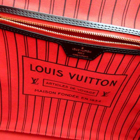 【Today's Pickup】
表町店の本日のおすすめ！

LOUIS VUITTON
P00176 NEVERFULL MM MY LV WORLD TOUR 
PRICE:￥248,000-

お好みのラベルを選べるオーダーアイテム 「マイLV ワールドツアー 」旅心溢れるデザイン！

vector-park.jp/item/083-90230…

lit.link/vectorchokuei

#vector #ベクトル #直営店