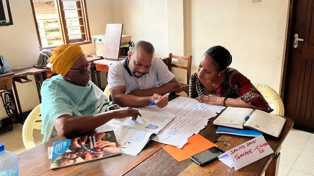 KIWOHEDE1's tweet photo. The training was about equipping advanced  knowledge and skills to  Rain workers on Sexual and Reproductive health and rights as well as Family planning  topics, which covers:
1. Family planning
2. SRH
3. Fertility awareness 
4. Gender based violence @AktionRegen https://t.co/uA0OfJx60q