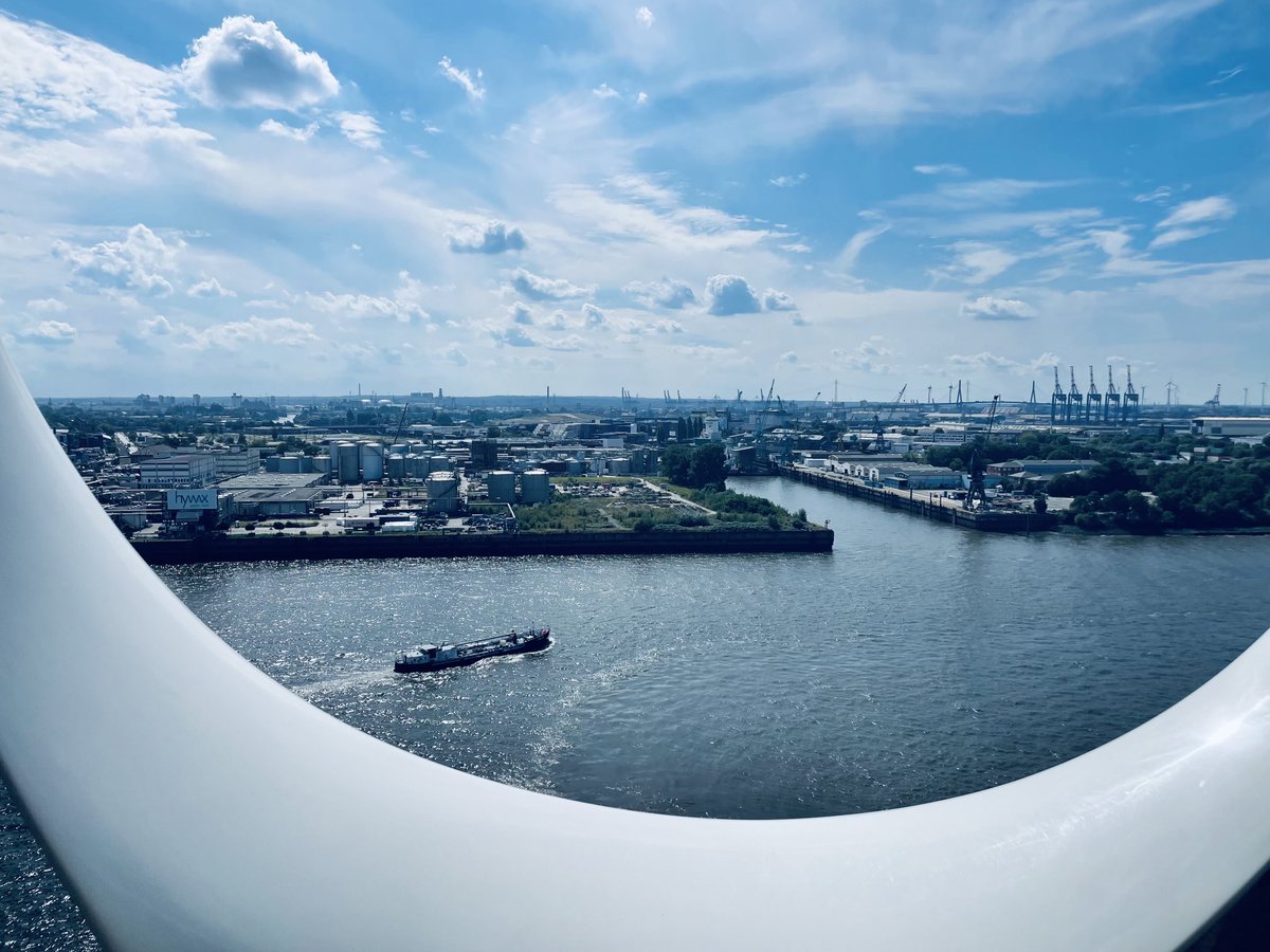 The stunning ⁦<a href="/elbphilharmonie/">Elbphilharmonie</a>⁩. Ready for the 2nd date in our ⁦<a href="/auroraorchestra/">Aurora Orchestra</a>⁩ tour. Rite of Spring from memory and Bloch with ⁦<a href="/ShekuKM/">Sheku Kanneh-Mason</a>⁩.