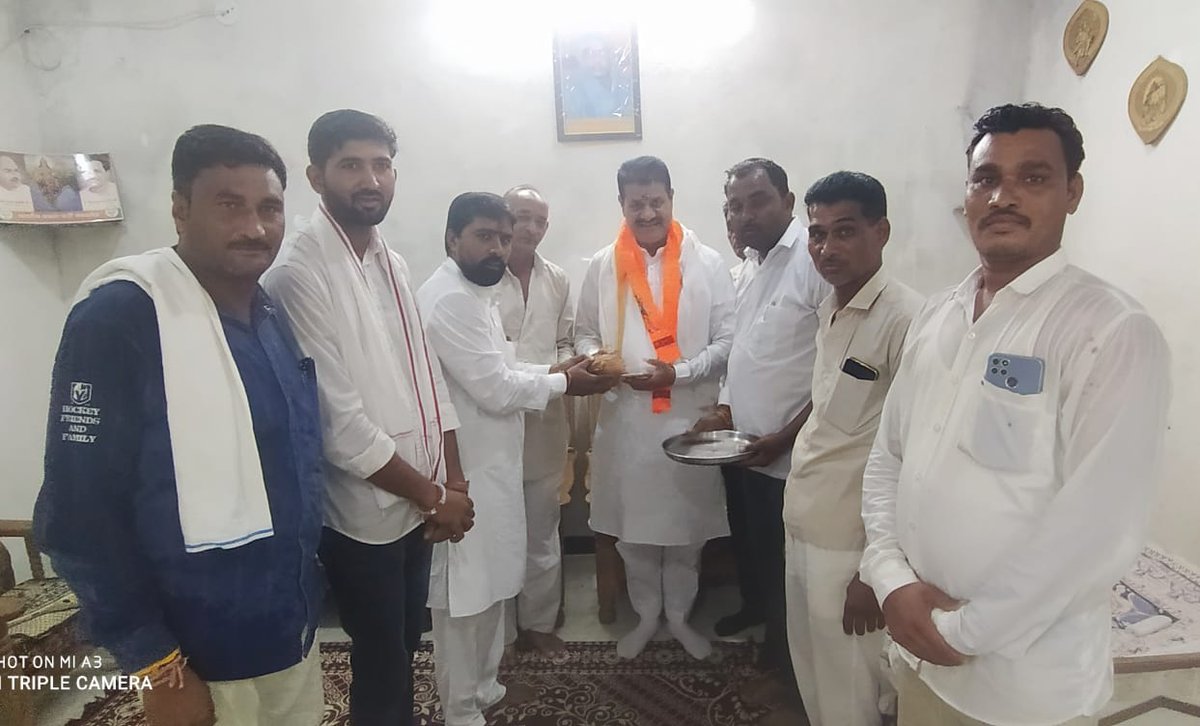 आज ग्रह ग्राम सरवर देवला में भाजपा प्रत्याशी श्री आत्माराम जी पटेल का तिलक कर सभी कार्यकर्ता के साथ स्वागत किया एवं बधाई दी।

<a href="/vdsharmabjp/">VD Sharma</a> <a href="/HitanandSharma/">हितानंद Hitanand</a> <a href="/ajayjamwalbjp/">Ajay Jamwal</a> <a href="/drnishantkhare/">Dr. Nishant Khare</a> <a href="/advpushyamitra/">Pushyamitra Bhargav</a>