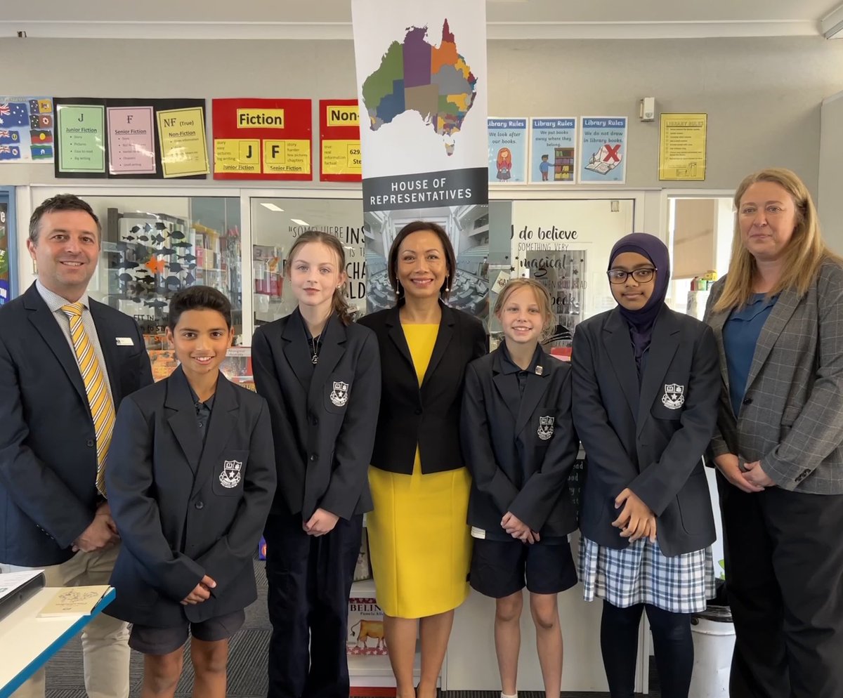liliDcruz's tweet photo. Exciting day @WarwickFarmPS as we welcomed our distinguished guest, Ms. Dai Le MP who joined Mr Beckett for our Parliamentary Education Office Program! Most memorable & contextualised learning about our government in action @dai_le @KMulder19 #Democracy #FowlerCommunity https://t.co/K00WzHpJpX