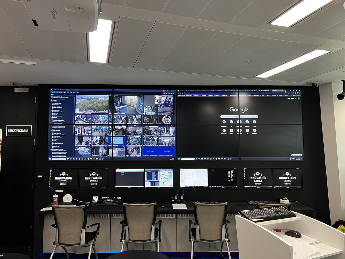 StevynRicketts's tweet photo. What a fantastic set up at The Motorola Innovation Centre in London. A fantastic place to see the latest integration and advances in communications and security technology. @motorolasolutions @2CLCommsLtd #commandandcontrol #emergencyplanning https://t.co/RfzXzX9BcO