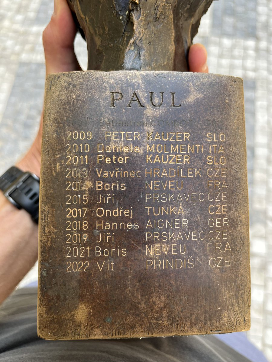 Vodnislalom's tweet photo. Putovní trofej Paula Farranta pro držitele titulu mistra světa mezi kajakáři. Mezi Čechy očividně dost oblíbená.
Dnes na ni přibylo další 🇨🇿 jméno. Loňský šampión @VitPrindis bude už navždycky zapsán mezi světovou smetánkou, a mezi dalšími krajany.
Kdo se letos přidá jako další? https://t.co/PUH9zwl6XC