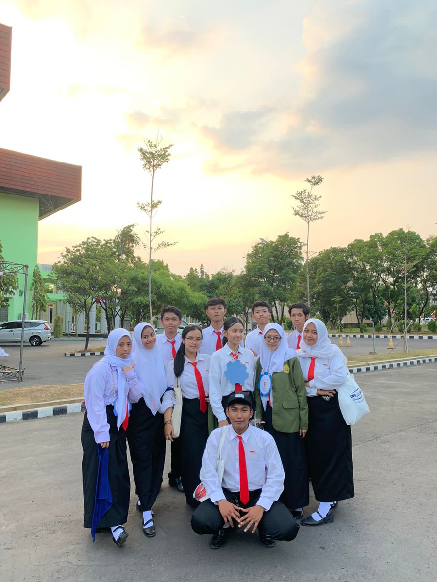 oreonanas's tweet photo. anak senja bet https://t.co/yzDVY3fGWc