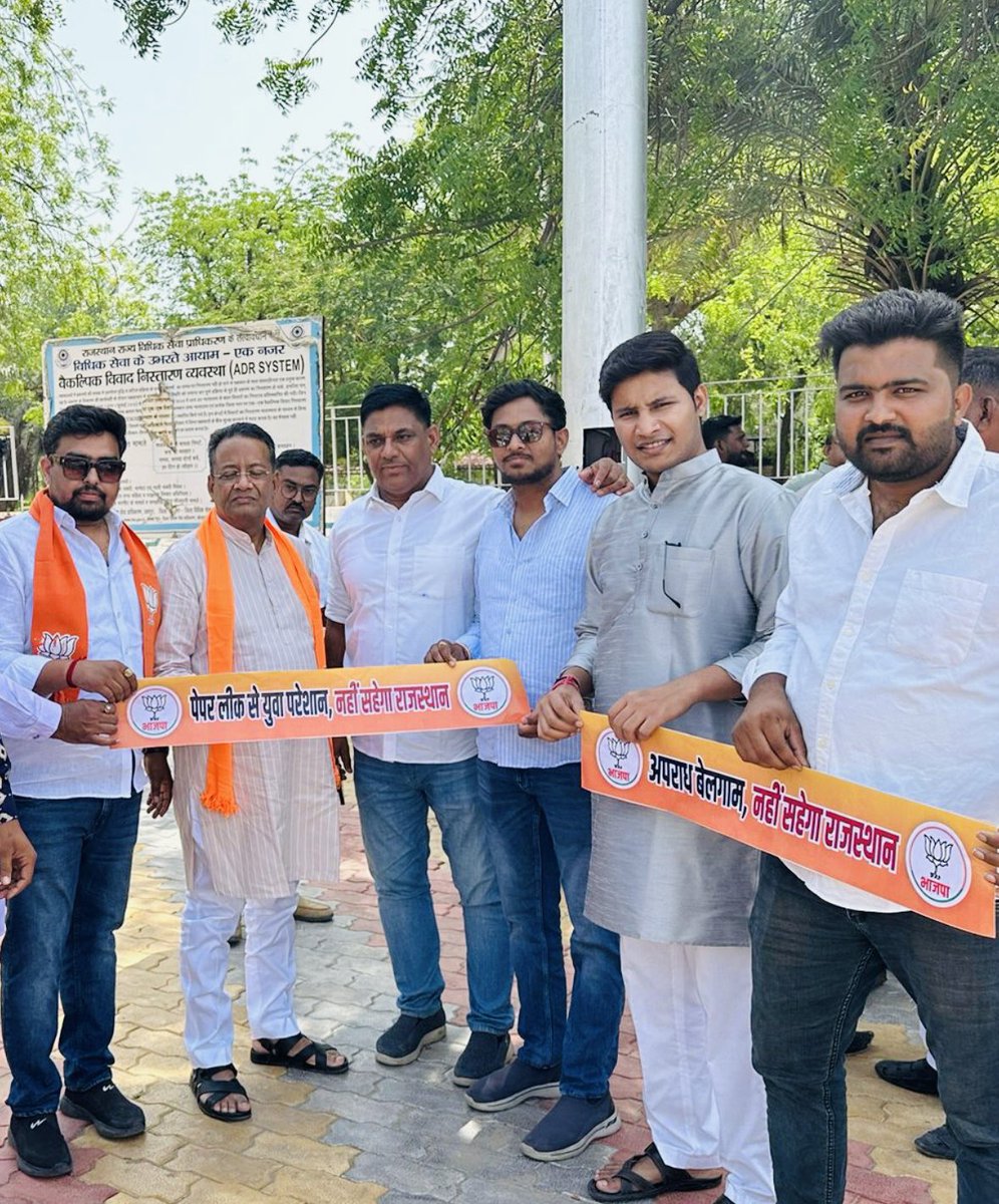 Kachhawaha97's tweet photo. सड़क पे संग्राम होगा, तभी पेपर लीक पे विराम होगा।
#YuvaPratinidhiBJYM

@cpjoshiBJP @AnkitChechiBJP @Gauravpjain7777 @Himanshu_4bjym @BJYMinRaj @bjym4jodhpur https://t.co/lfcDJkiEGZ