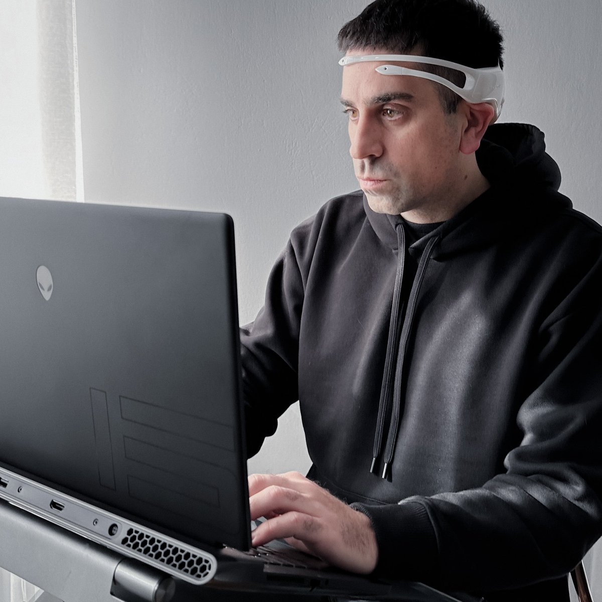 C03RA_'s tweet photo. #Neuromancer 

Advancing in my research on Brain-Computer Interfaces (BCI), I am processing neural information to use it in the realm of digital art. https://t.co/IAi8BAyfbk