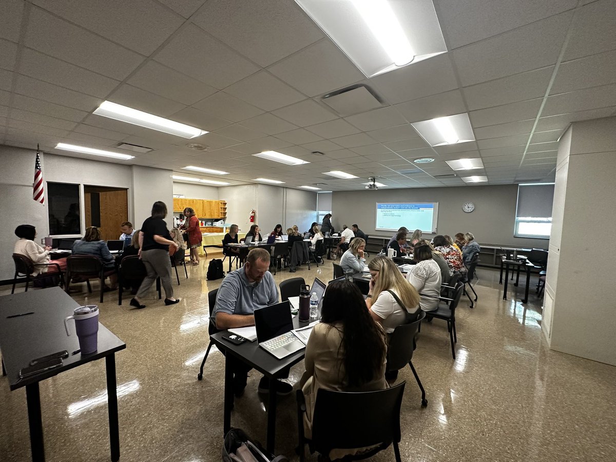 5loriline's tweet photo. Spending the day in Marion with these amazing administrators &amp; instructional coaches was a great way to spend a Monday! They were diving into day #3 of @NIETteach evaluation training so they can #growteachers to #growstudents!  Great facilitation @MelissaABlossom https://t.co/WQ9xKuoHFC