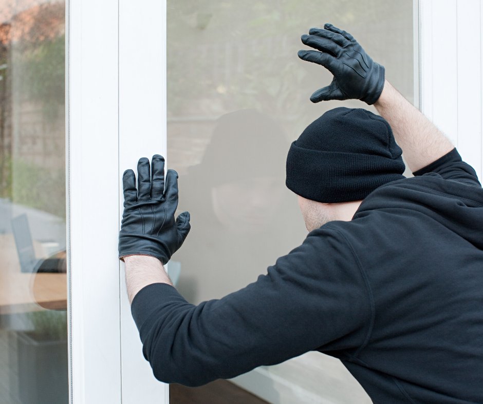 ⚠ Burglary Alert ⚠
Report of a burglary over the weekend in #molesey (Upper entry to a townhouse | watches stolen)

Report of intruders in a garden in #oxshott early this morning

📞 Call 999 if burglary in progress