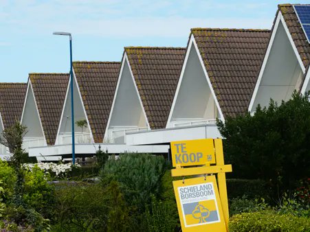 Het gebeurt nog steeds: koppelverkoop door makelaars. Terwijl het toch echt verboden is. Wat gaan ze daaraan doen?

buff.ly/3E35CTI