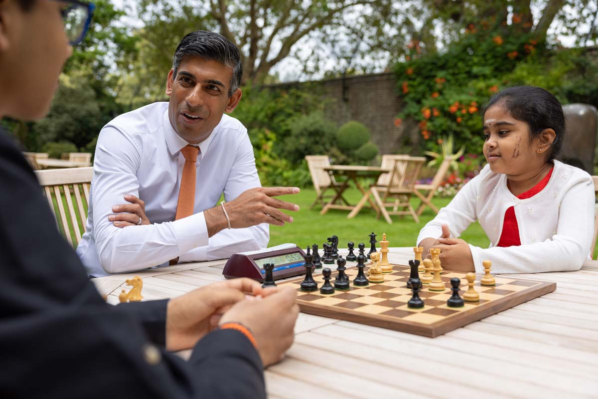 schoolschess's tweet photo. Hot on the heels of the @DCMS announcement of funding for #chess, @RishiSunak and @lucyfrazermp hosted two of the UK's brightest young prospects, Shreays Royal and Bodhana Sivanandan @10DowningStreet this morning. Is this a golden age for chess? https://t.co/6p0mQsvao3 https://t.co/UmB6YgE5up