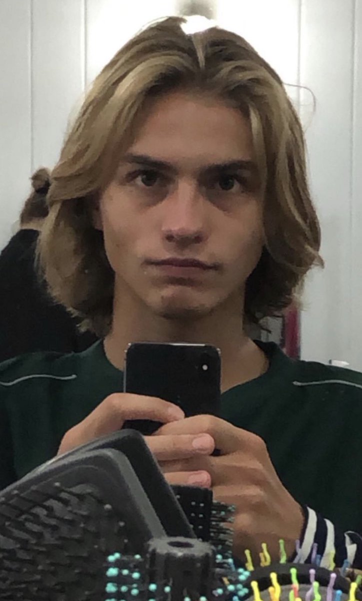 Est-ce l’heure d’une peut-être future coupe de cheveux ???????