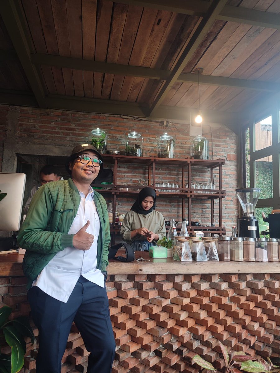 Ngopi-ngopi maszeh!😅