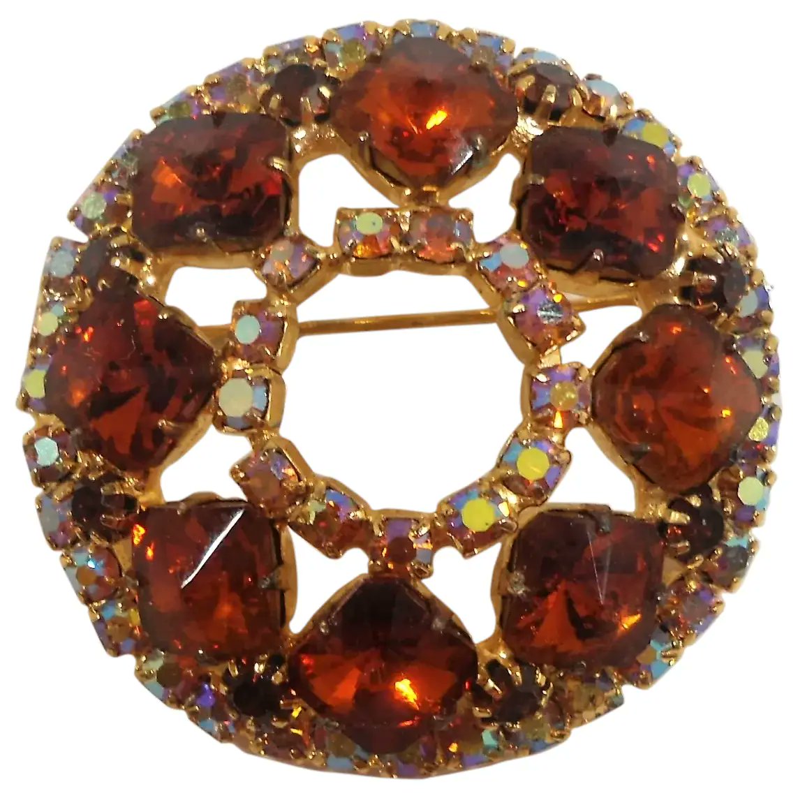 HandbagsByDyana's tweet photo. RT @ClarasJewelry: Dimensional Aurora Orange Clear Rhinestone Circle Brooch
#rubylane #vintage #jewelry #brooch #giftideas 
#jewelryaddict #vintagebeginshere #fashionista #diva #glam #givevintage #AutumColors #FallAccents
https://t.co/CBbyXfdSh3 https://t.co/tEo7KPLvBT