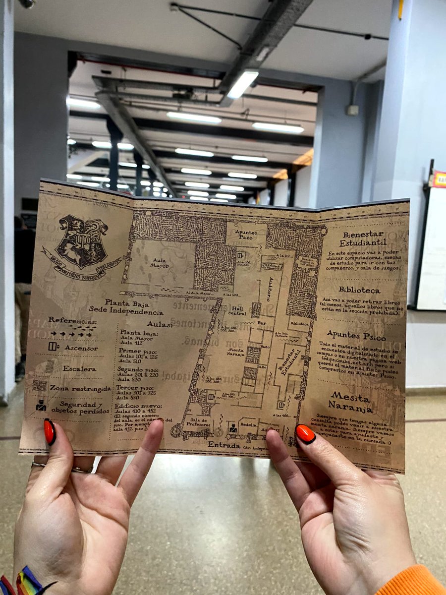 edipsicouba's tweet photo. La Facultad parece Hogwarts. Aunque las escaleras no se mueven, a veces nos podemos perder. 

Así que pasaron Fred y George (siempre me los confundo) y nos dejaron el #MapaMerodeador.

Juro solemnemente que mis intenciones no son buenas. 🪄
¡Travesura realizada!⚡🤓

#PotterPsico https://t.co/9GsmrYl4Ym