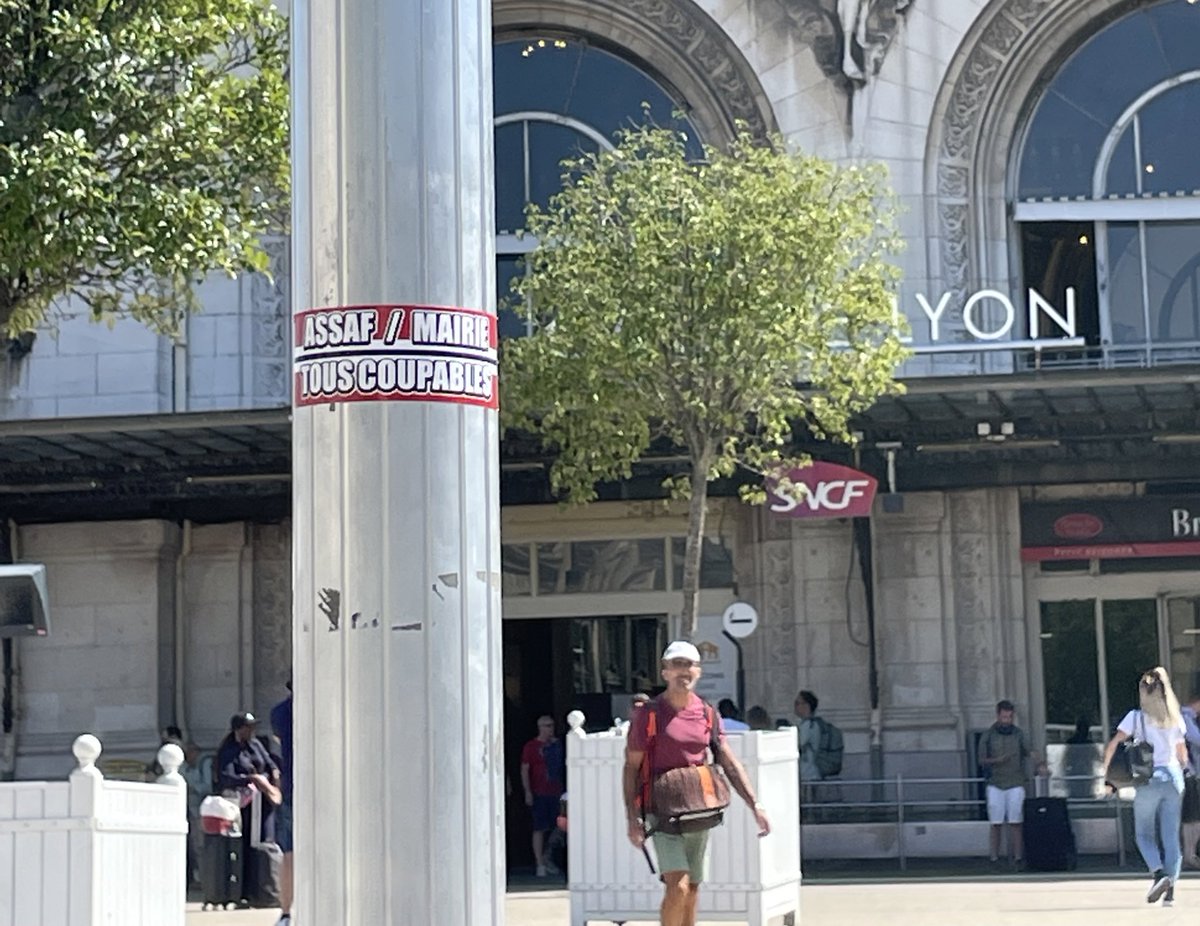 matthc_'s tweet photo. #AssafOut on tour 📍Paris https://t.co/HrxwQP4U3r